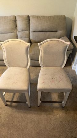 Double matching chairs / Need to be cleaned