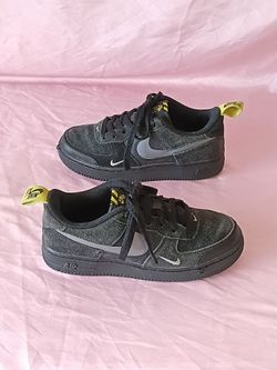 Size 4Y (GS) - Nike Air Force 1 Low Cut Out Swoosh - Smoke Grey
