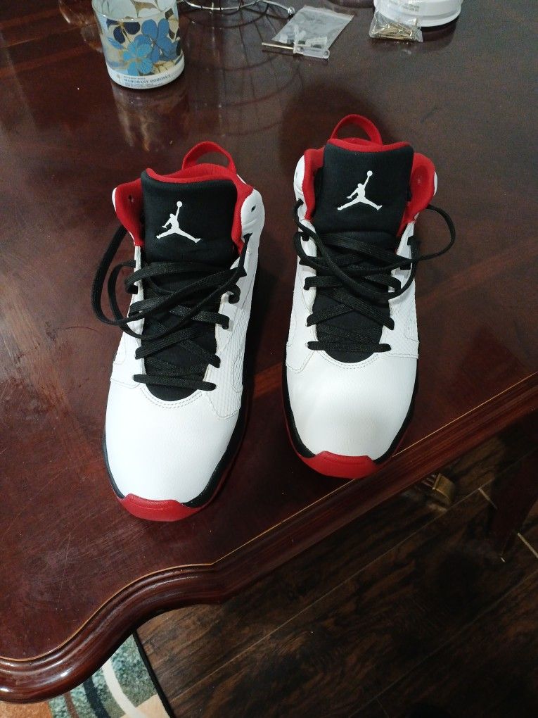 Jordan's Lift off size 8 