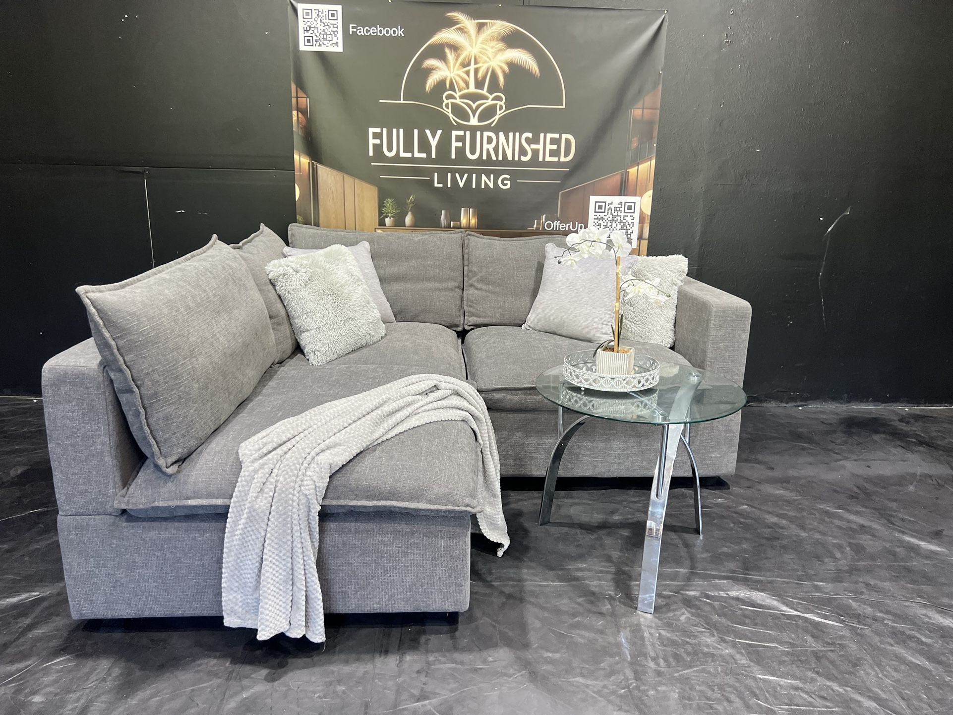 Sectional/couch/sofa, couch couch,87x80, delivery available