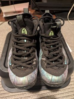 Nike Air Foamposite One Men’s Mid Top Lace-Up Athletic Sneakers Black Multi Nike foamposites irredecent good condition used pre-loved Nike