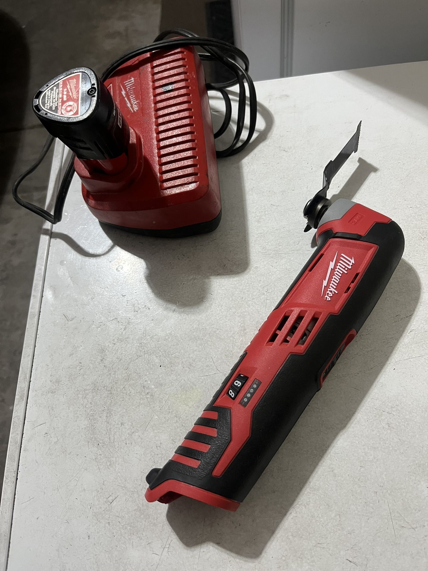Milwaukee M12 Multi-Tool — M12 Oscillating Multitool — Battery & Battery Charger Included — New Condition Will Negotiate Price