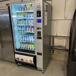 COMBO VENDING MACHINE WITH CC READER 