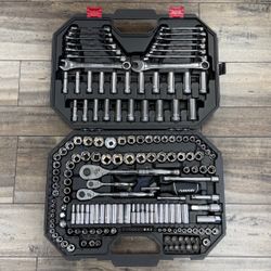 Husky 1004-712-437 194pc. Mechanic’s Tool Set