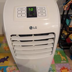 Portable LG Air Conditioner In Great Condition 
