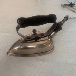 Vintage Universal Electric Iron