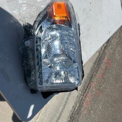  Toyota Tundra Head  Light