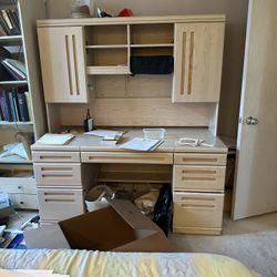 Mirror, desk And Lamp 