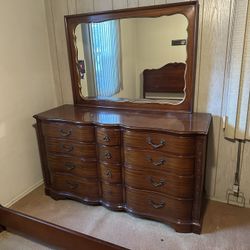 Vintage Solid Wood Bedroom Furniture – High Quality, Classic Design