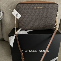 Brand New Michael Kors Crossbody 