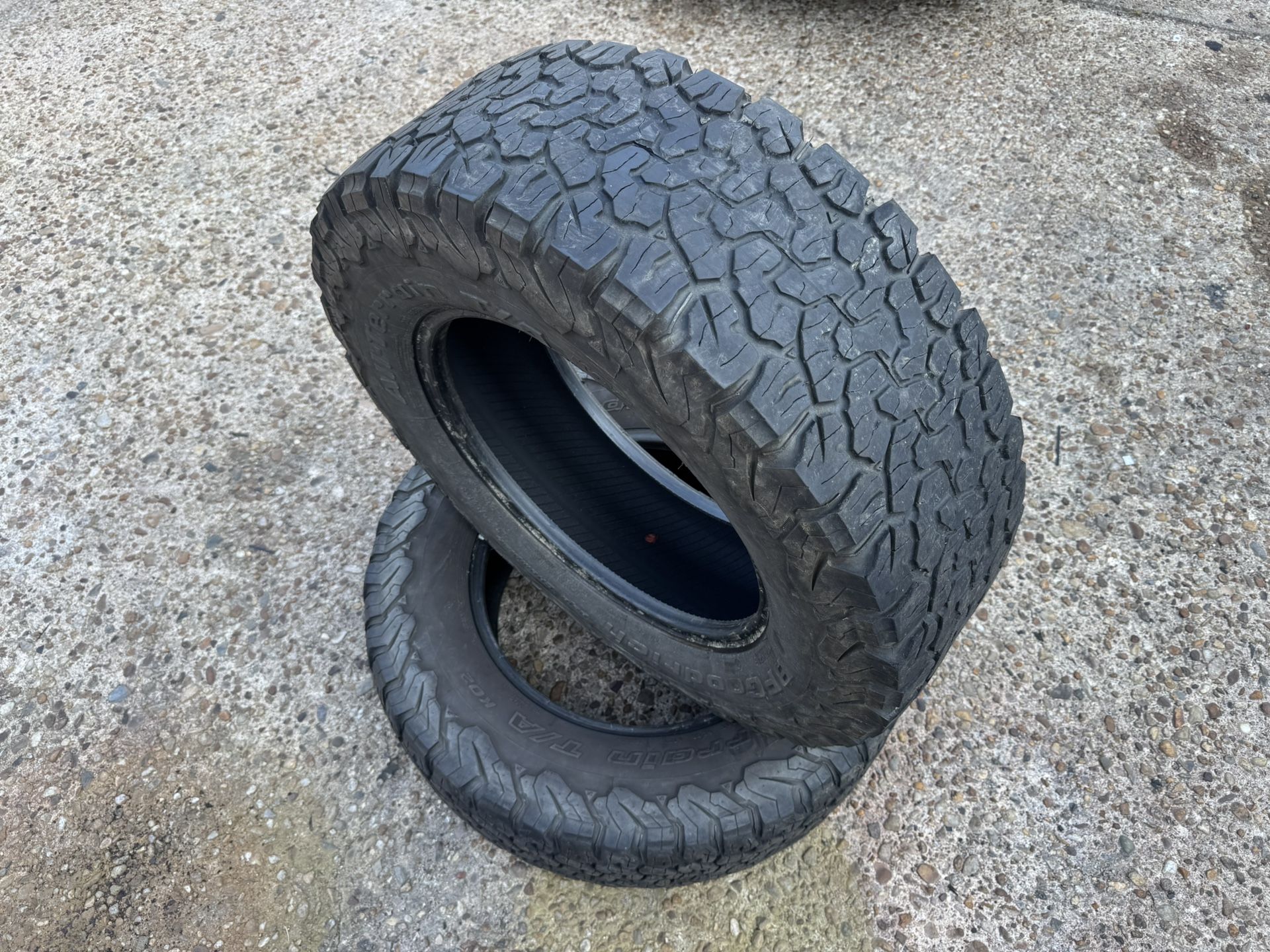 I got 2 tires Used condition LT 275/65R18 BFGoodrich All-Terrain T/A KO2 123/120R E - 8.5/32