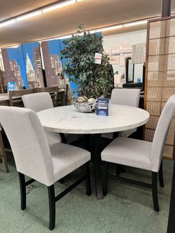 🔥Hot Deal🔥Brand New 5pc Round Dining Set: Table With Four Chairs $499, Finance Available, Delivery Available 