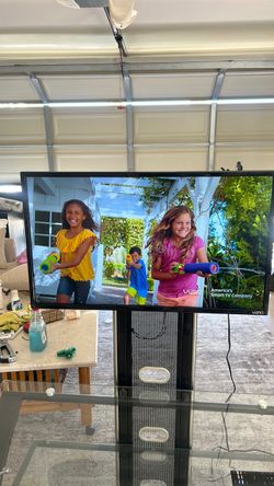 32 VIZIO  smart with a stand