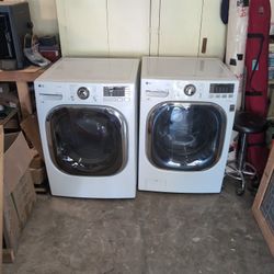 LG Washer And Dryer - Electric 