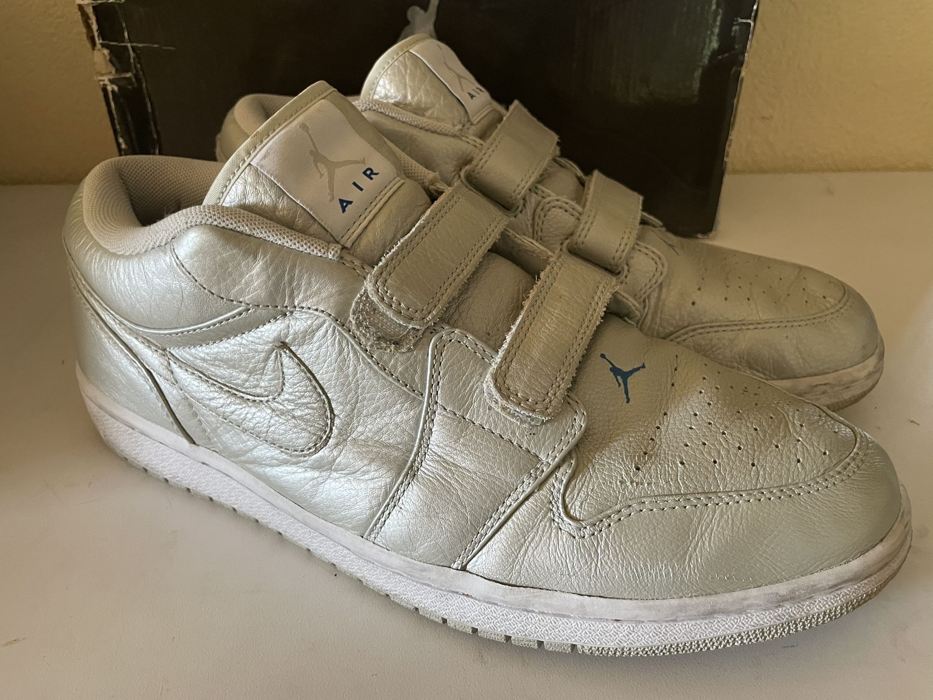Jordan 1 Low Velcro