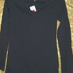 Women's Long Sleeve Tops Black And White Size Large And XL $3each  