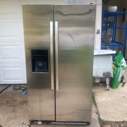 Double Door Working Fridge / Freezer Blowing Ice Cold 