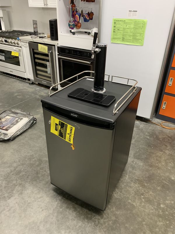 New Danby kegerator stainless refrigerator for Sale in Ontario, CA