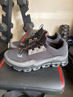 On Cloud mens shoes. Size 10