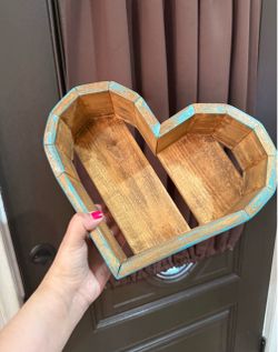 Heart-Shaped Wooden Decorative Tray crate