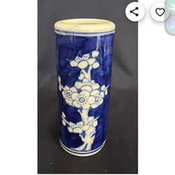CHINESE PRUNUS SPILL Vase. Blue and white vintage Chinese. Collectors item. Rarely available. 