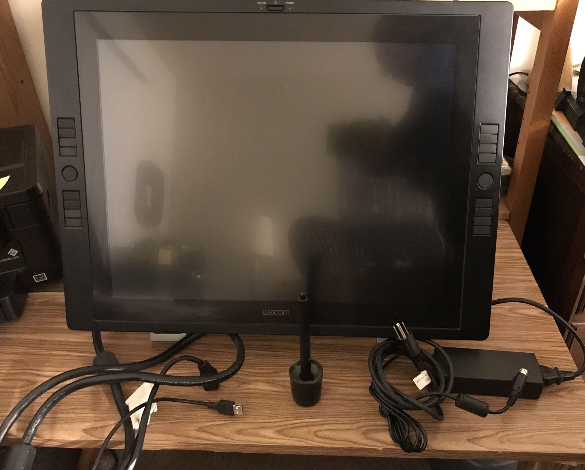 WACOM CINTIQ 21UX Graphics Tablet and Stylus/Pen, Pen Stand, 10 Nibs, and Stand