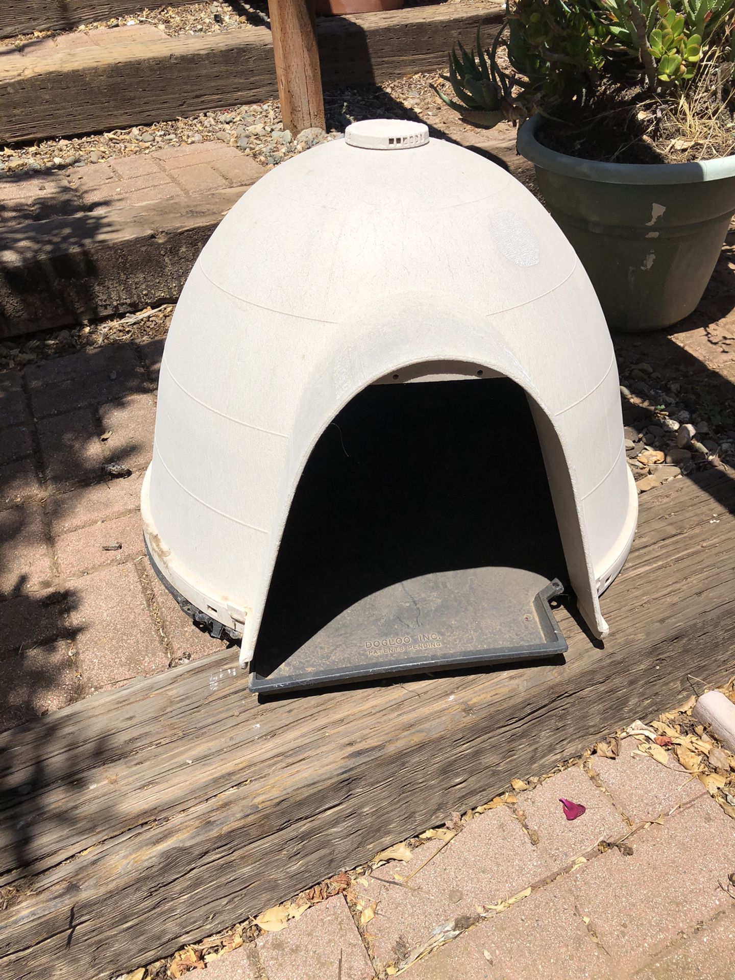 Dog or cat house