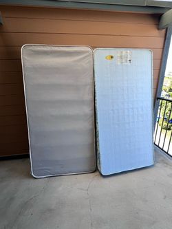 2 Free twin box springs