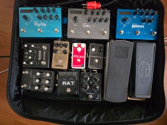 Complete guitar pedal board