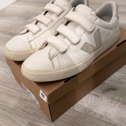 VEJA Sneakers 