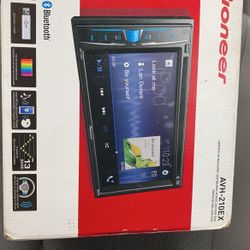 Brand new pioneer touchscreen radio 