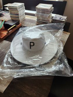 Puma aussie style golf / sun hat. White