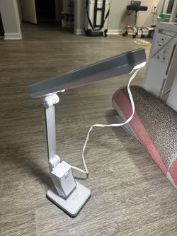 Adjustable desk light 