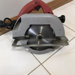 Heavy Duty 7-1/4 Circular Saw Milwaukee 