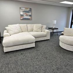LINDYN IVORY 2 PIECE LAF SECTIONAL WITH CHAISE
