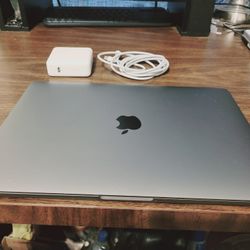 Apple MacBook Pro 17