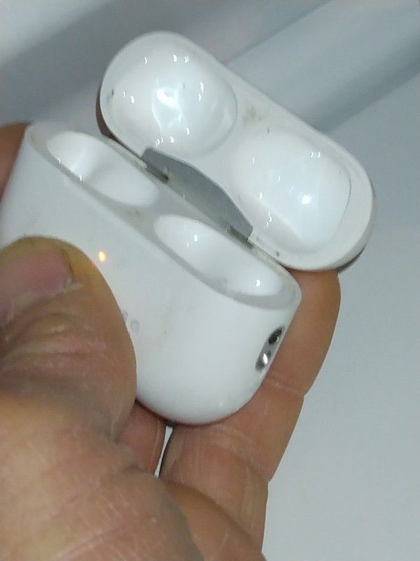 Apple Airpod Pro 2 Charging Case Works Great Clean And Sanitized $25