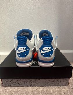 Jordan 4 military blue size 9.5