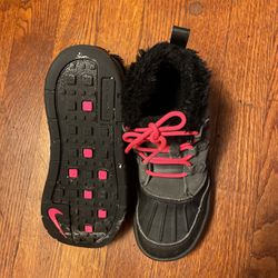 Nike Girl High Top Boot size 2-half  color Black with Pink Logo 