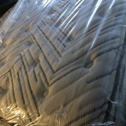Full Size Bed Mattress King Koil Signature Plush Pillow Top Euro Top Serta Sealy Stearns Foster Aireloom Kluft Beautyrest Black Purple Saatva Avocado