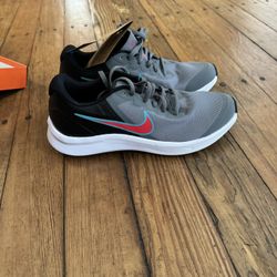 Nike Star Runner 3 6.5 Y