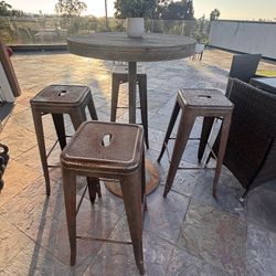 Cocktail Table And Bar stools 
