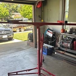 Troy Built single person Sheetrock panel lift