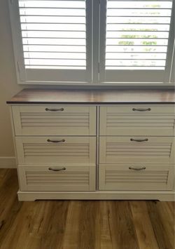 Dresser