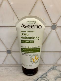 Fragrance-free Aveeno Daily Moisturizing Face Lotion is formulated for normal, dry, and sensitive skin. This lightweight lotion has a 5 fl oz