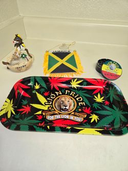 Lion Pride Rolling Tray Rasta Leaf Design