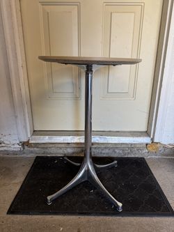 Herman Miller Nelson Pedestal Side Table