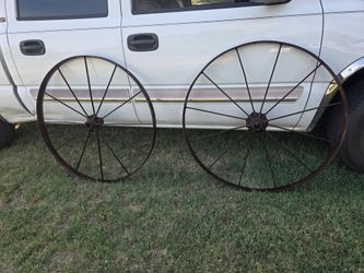 2 VINTAGE JOHN DEERE METAL WHEELS