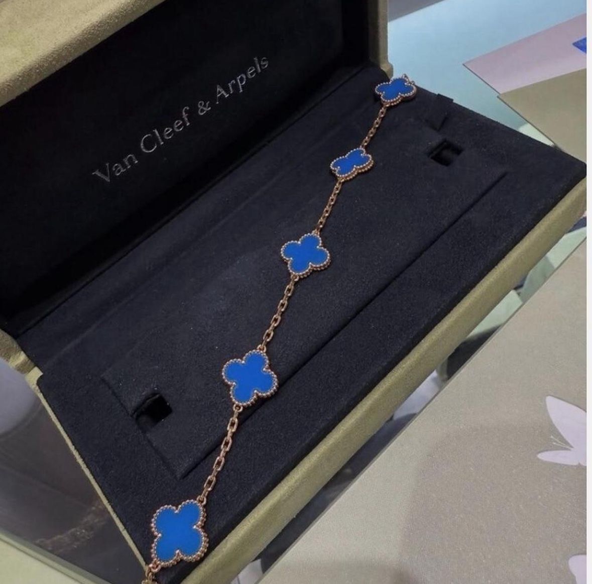Van Cleef & Arpels Bracelet β Blue & Gold Comes with box and certificate. Elegant, timeless design β perfect for any occasion. π Great gif