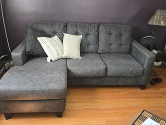 Sofa w/chaise lounge attatched